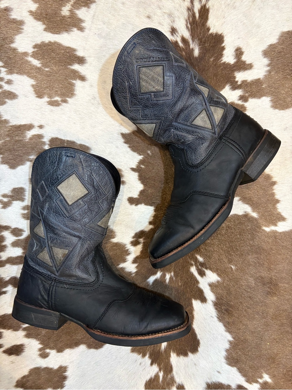 Men's Cody James Black Western Cowboy Boots with Geometric Embroidered Shaft